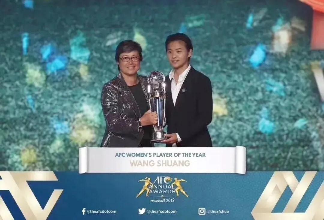 中国女足夺冠直播解说员,中国女足王霜足球视频