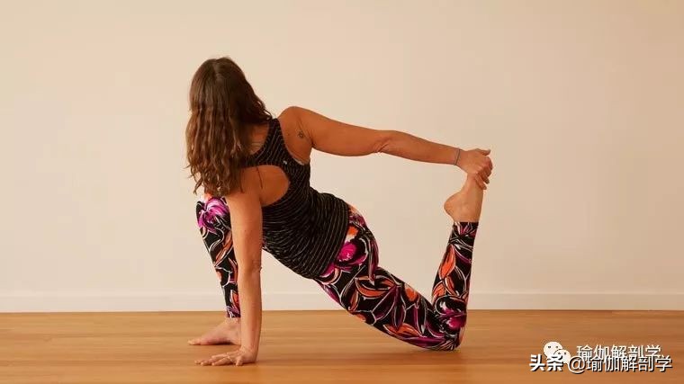 缓解久坐腰疼的瑜伽最佳动作,简单瑜伽助你赶走久坐腰酸背痛