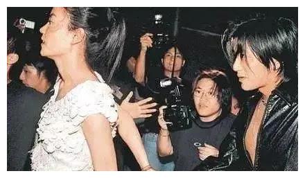 王菲谢霆锋合体想谈什么样的恋爱,王菲谢霆锋一反常态高调秀恩爱