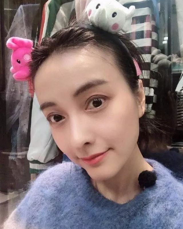 沈梦辰和吴昕在闲鱼上卖东西,沈梦辰和吴昕闲鱼