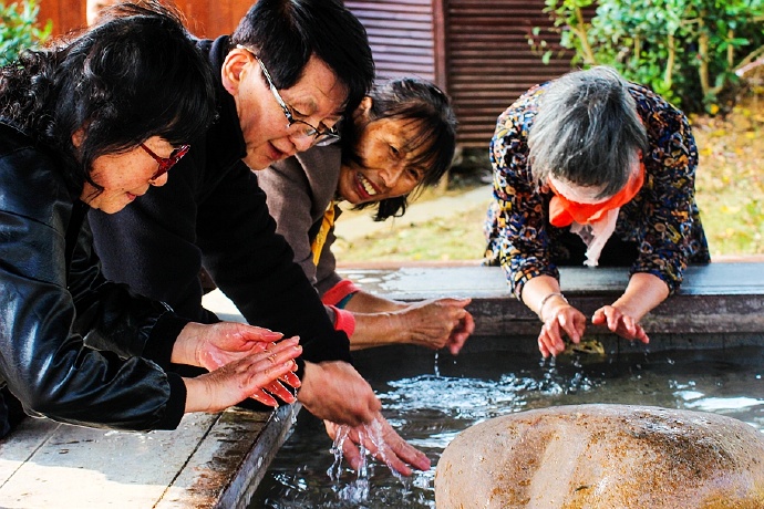 汤山温泉度假好去处,汤山有免费温泉泡脚吗