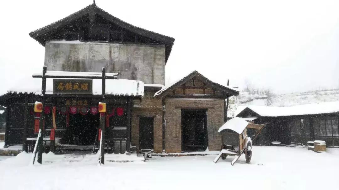 怎么进剧组给明星化妆,明星在剧组化妆用自己的化妆品吗