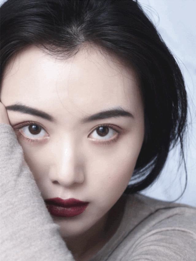 李佳琦推荐这个韩国牌子气垫真的好用，自然遮瑕轻薄、不卡粉脱妆