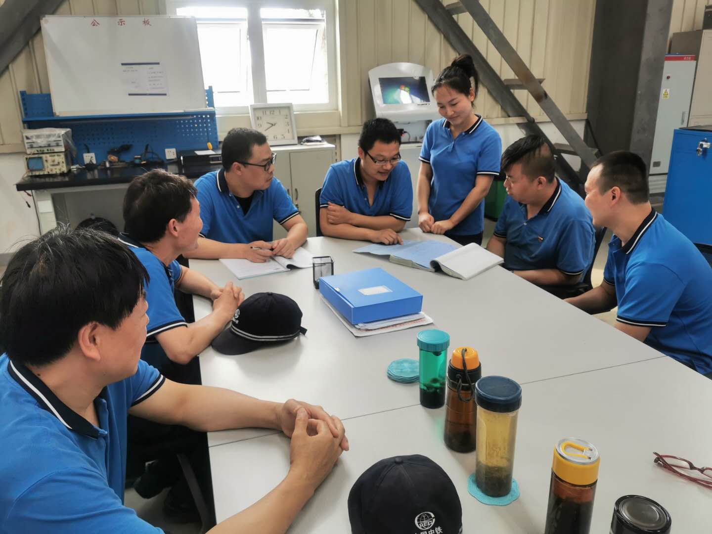 中铁宝桥集团特级技师王英锋:我是真的热爱电气维修,就像爱到骨子里渗到血液里的那种