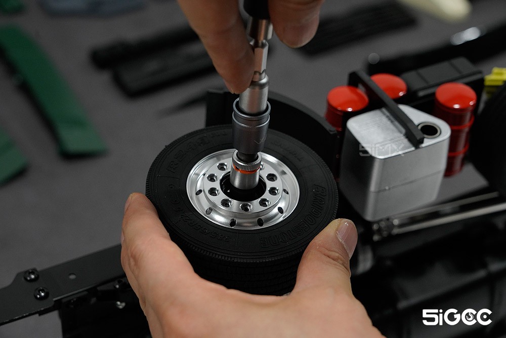 组装f2000拖头,组装f2000卡车模型