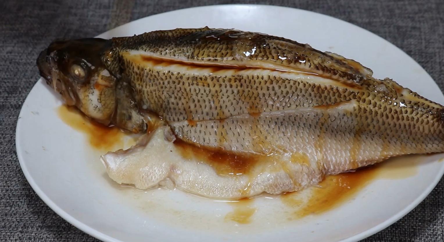 蒸鱼如何防止留水,蒸鱼放料酒的正确方法