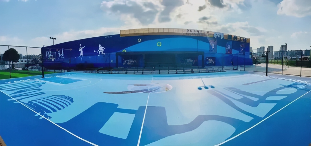 看！门前大桥下，运动场一片片冒出来，你去打卡了吗