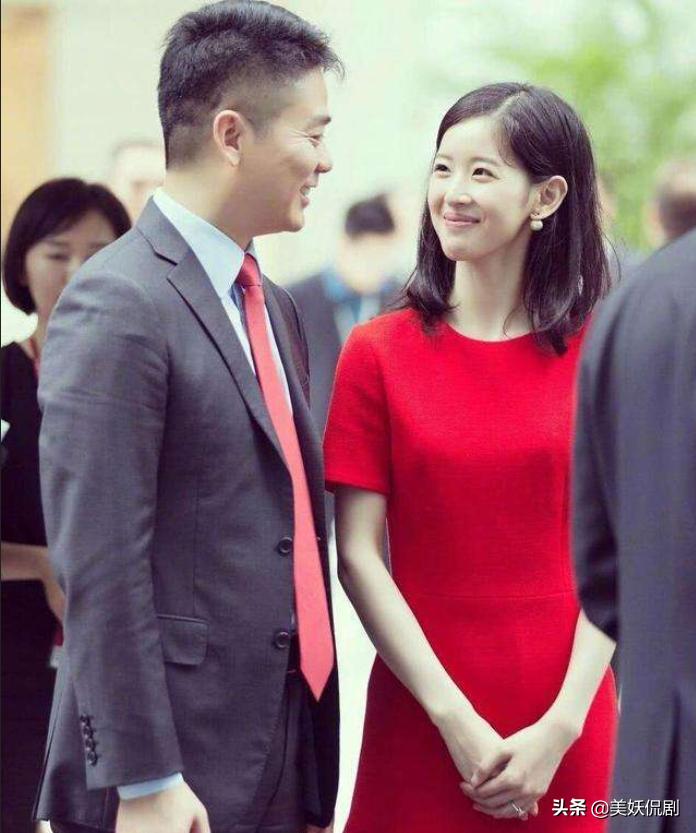 奶茶妹妹与刘强东何时开始恋爱,奶茶妹妹和刘强东亲密