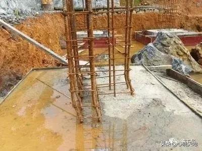 框架柱钢筋位置偏移怎么办,基础钢筋柱子偏移20公分怎么处理