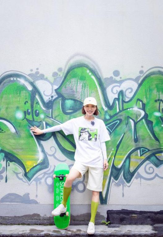 王珞丹时尚穿搭演绎都市新女性,王珞丹打扮视频