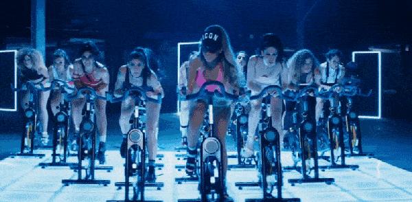 来左边跟我一起画个龙舞蹈慢动作,来左边和我一起画个龙的舞蹈教学