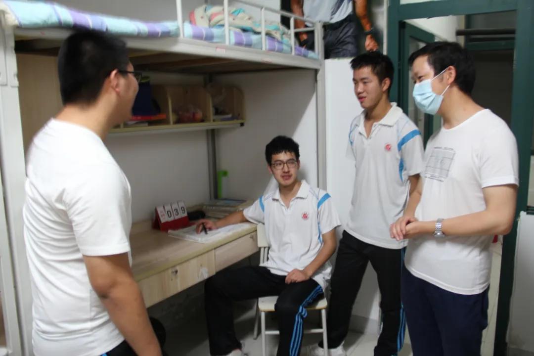 十堰市民感人视频,十堰市东风高中视频