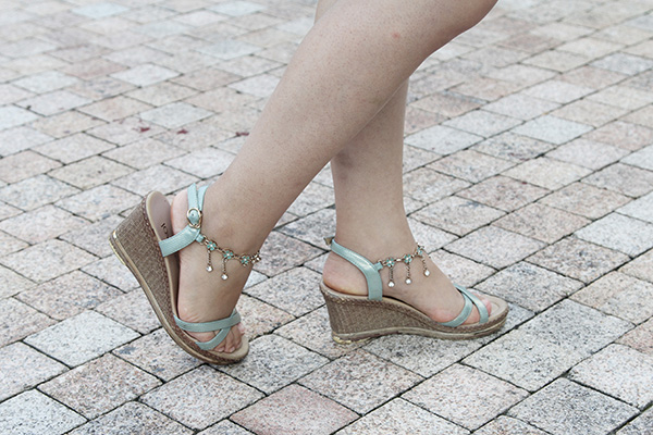 腿上青筋像蚯蚓怎么解决,腿上有蚯蚓一样的青筋是什么原因