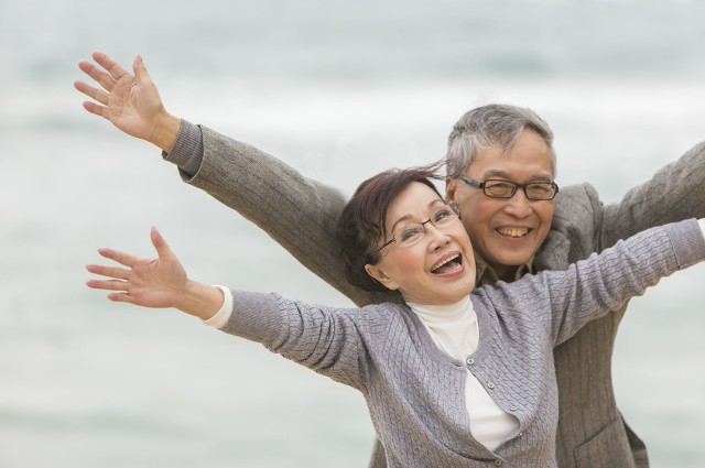 五十多岁找老伴不愿意花钱,56岁女人找老伴的条件