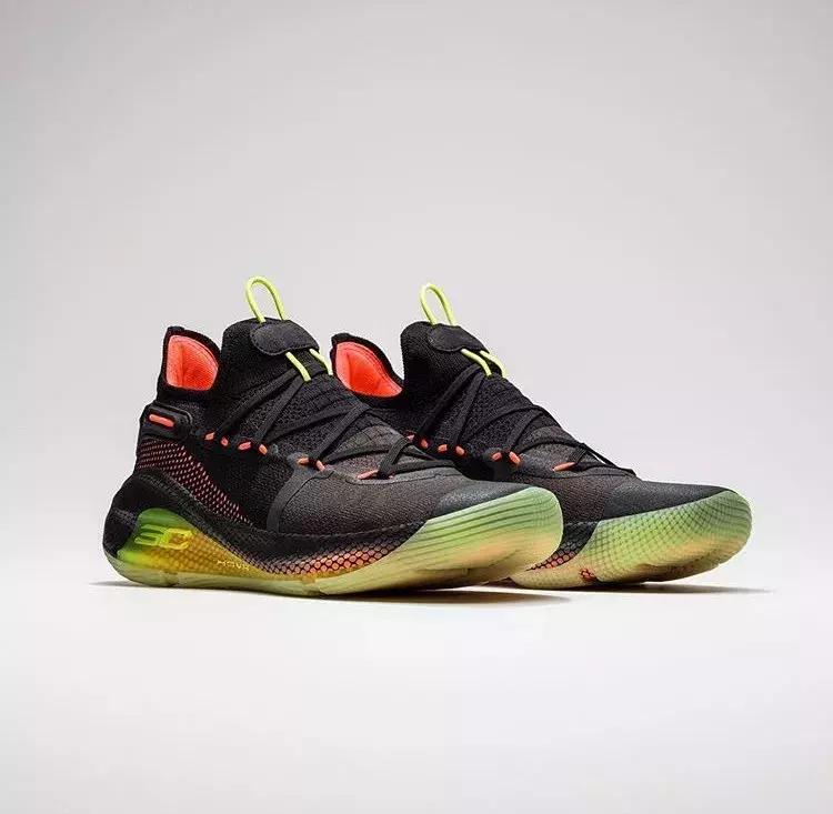 库里4flow鞋底会不会发光,库里hovrsplash蓝色鞋底