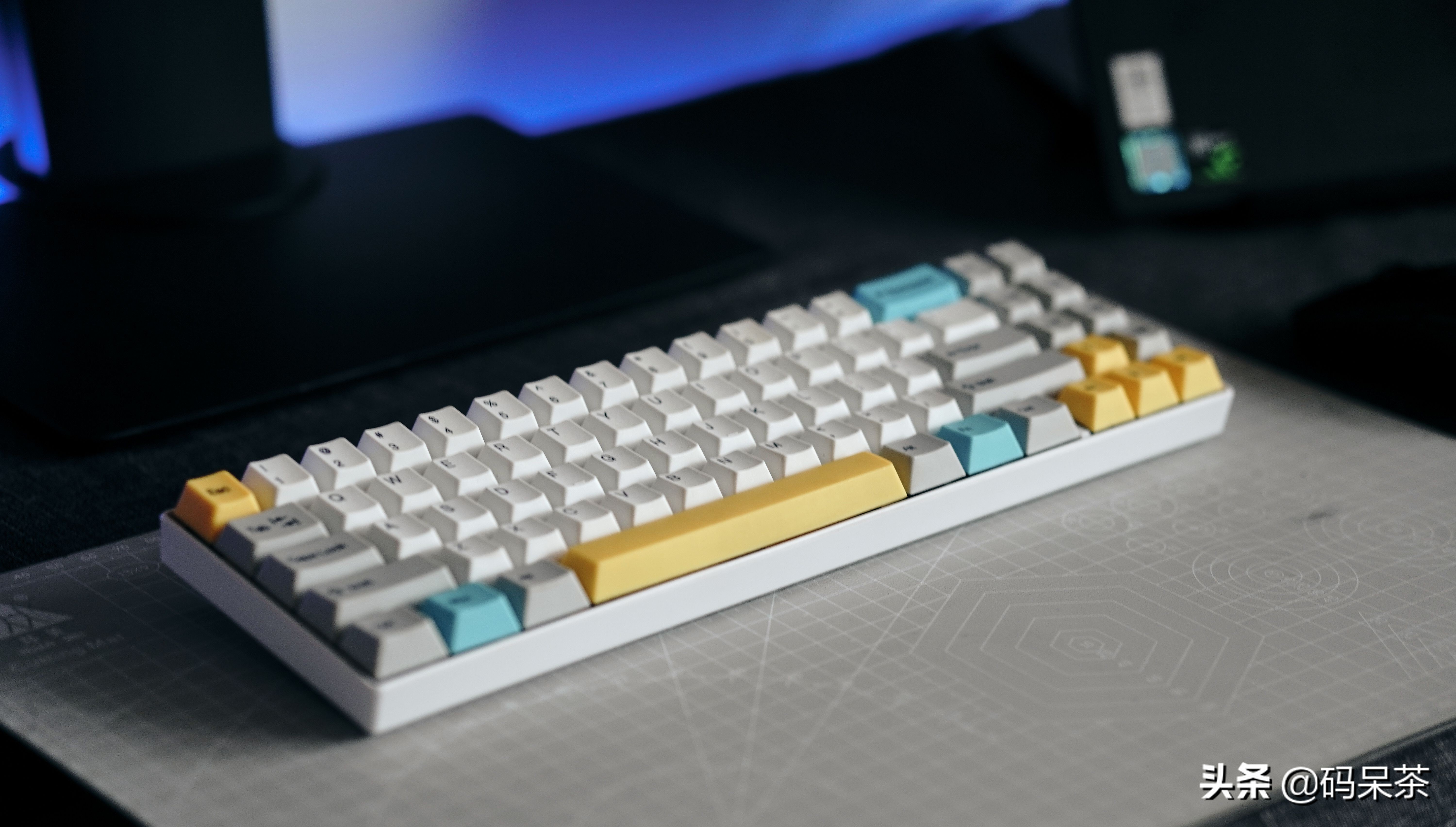 W10笔记本电脑外接显示器怎么设置,笔记本外接显示器桌面布置方案