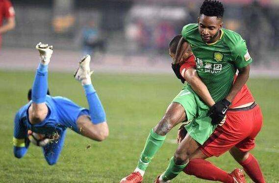 中超开赛至今遥遥无期,俱乐部工作人员收入锐减,球员却毫发无损