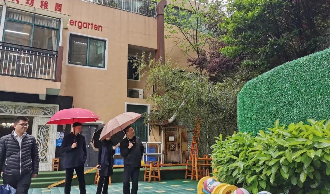 贺武夷检察长前往经世皇城小区开展“警民同心、网格走亲”我为群众办实事实践活动