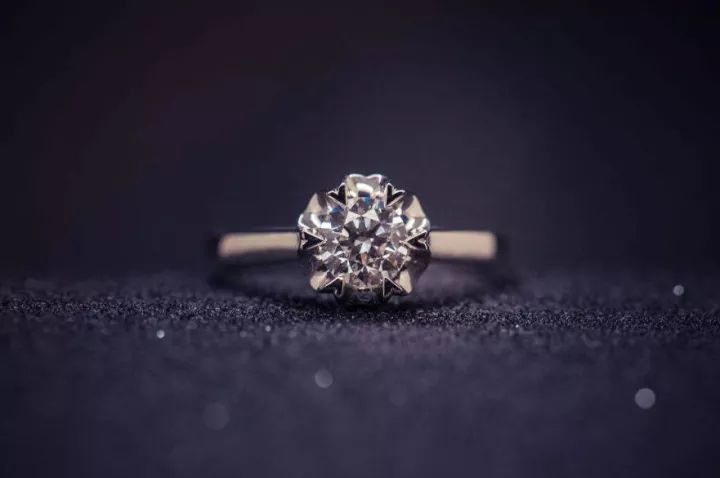 发黄钻石,黄钻石越黄越贵