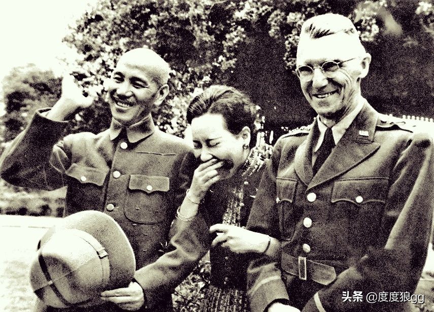 参谋长藐视总司令，老蒋为何两次撤换不动？史迪威：我有八个职务