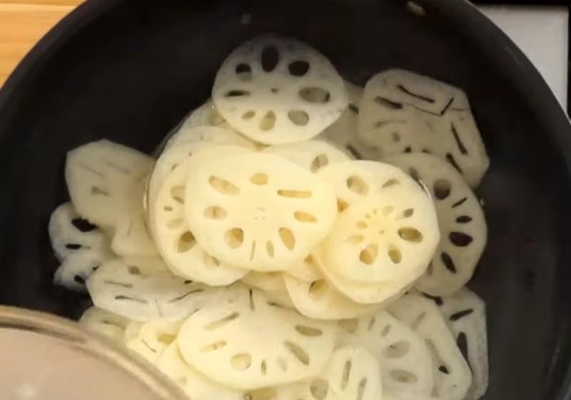 醋溜藕片怎么做好吃窍门,家常醋溜脆炒藕片做法