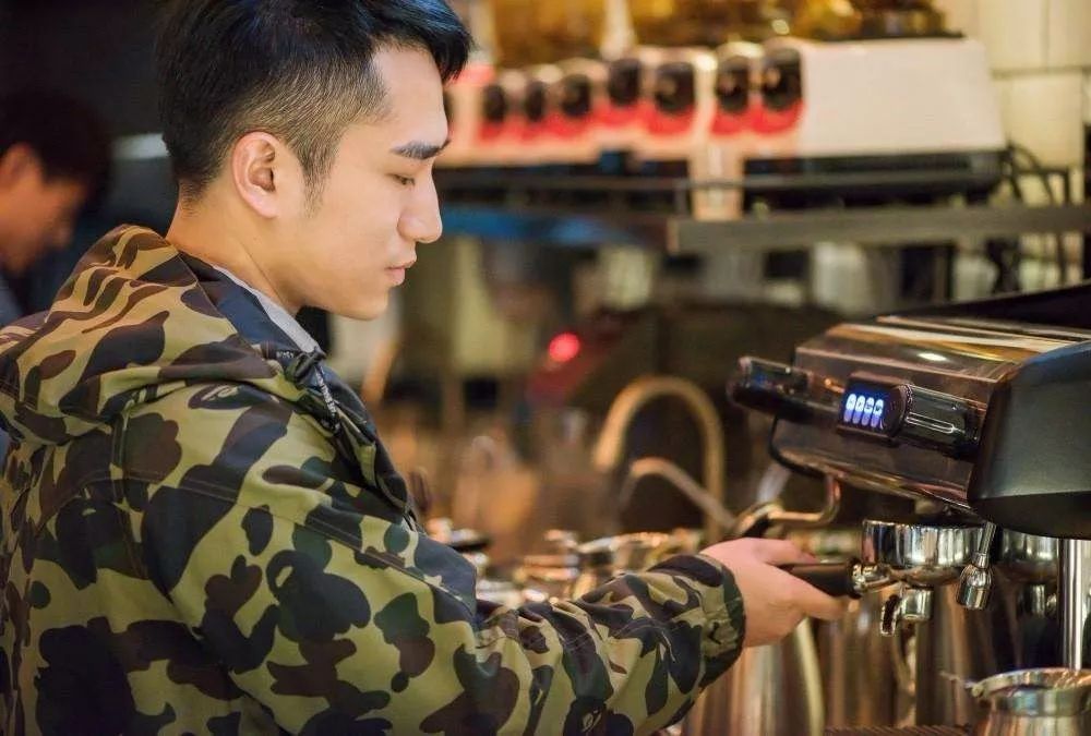 服装人要哭了！年利润4亿、估值90亿的喜茶竟然跨界服装行业？