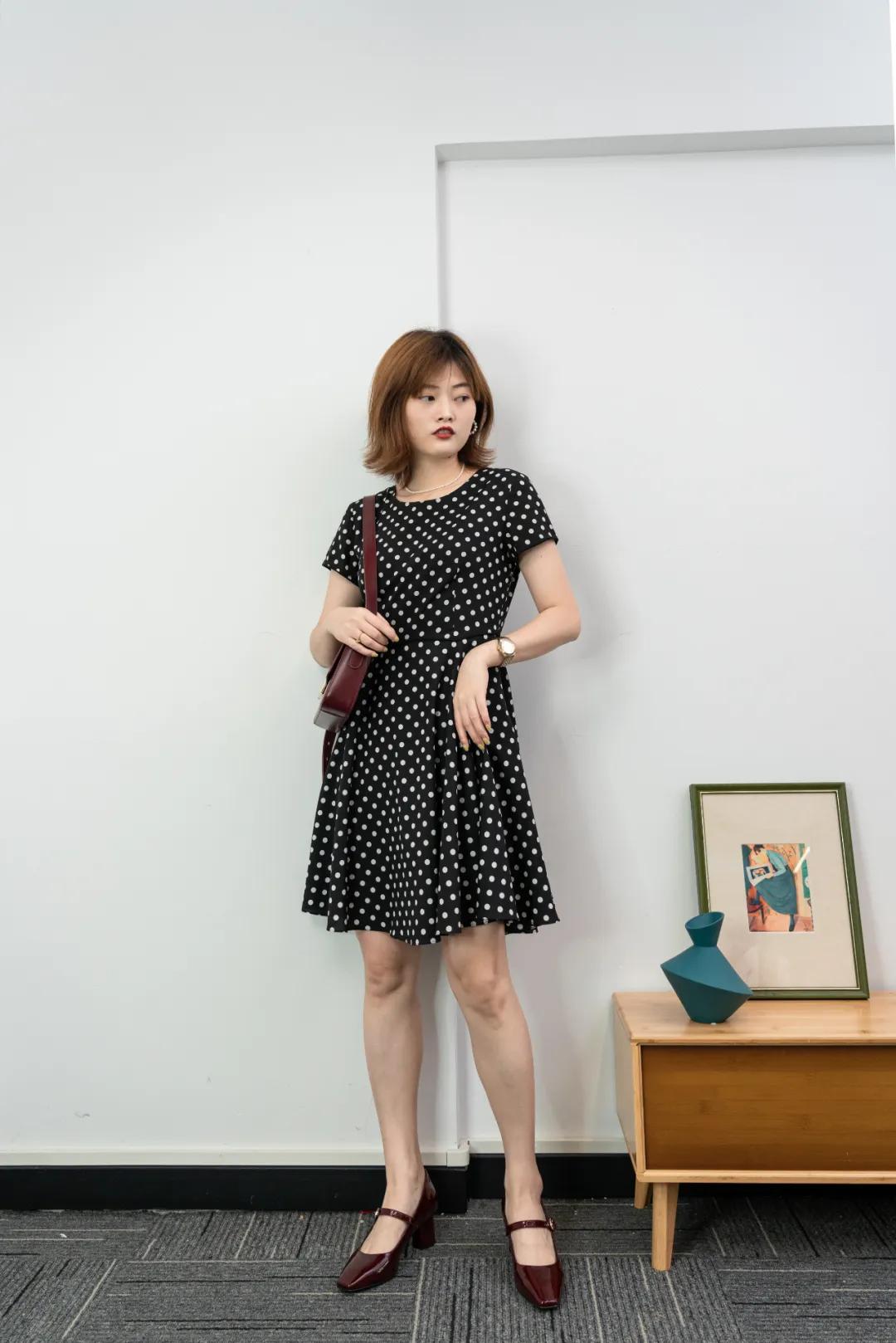 看起来丑爆款衣服,最简单的衣服搭配出时髦的效果