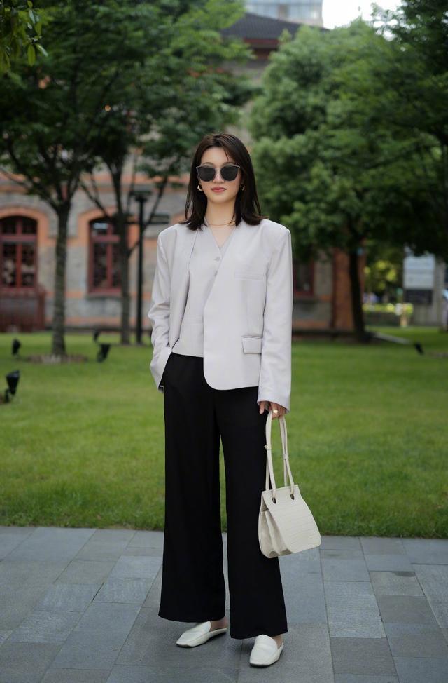 想知道单里西装有何魅力吗？那就来这里看看吧，保证让你学有所成