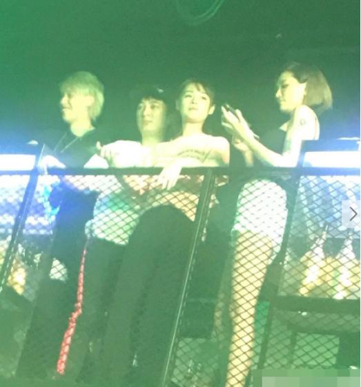 王思聪新恋情被曝,王思聪疑与女伴穿情侣装