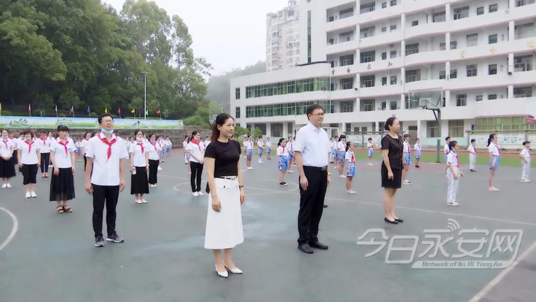 满意在三明伴我行视频,尤溪县领导看望慰问少年儿童
