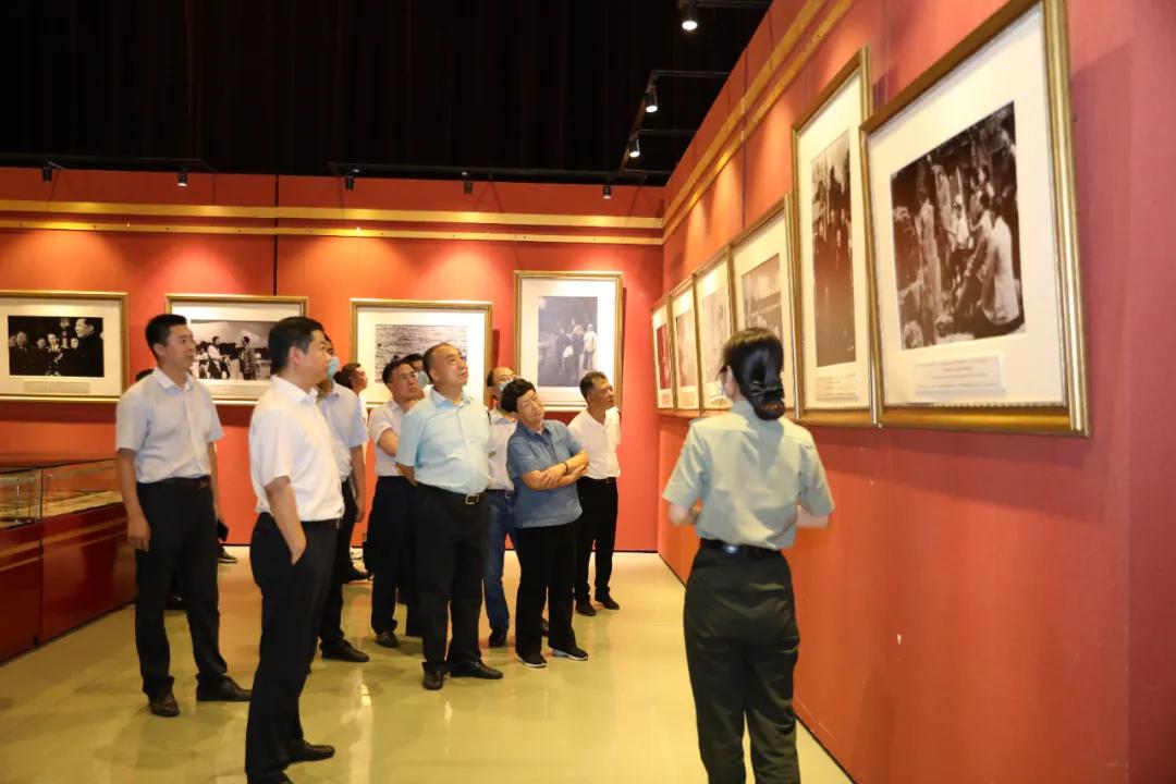 荣程集团召开工程项目合作单位座谈会张荣华主席出席会议并讲话