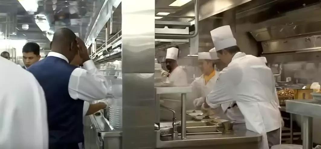 世界最大的豪华邮轮伙食,世界上最大游轮美食