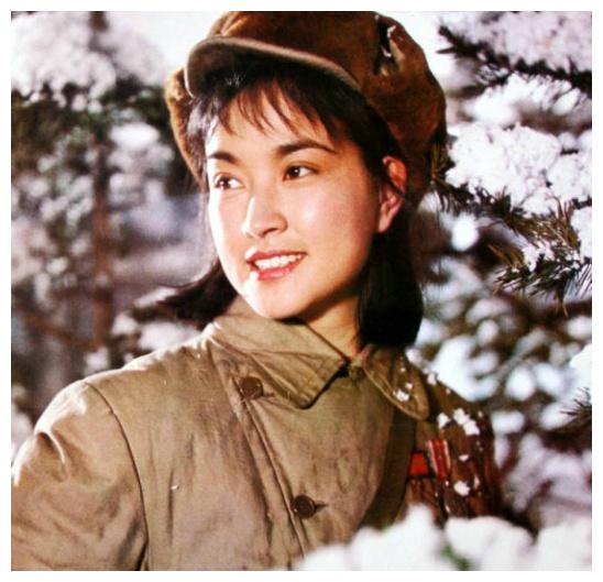 陈国军刘晓庆姜文三人照片,陈国军找姜文谈话