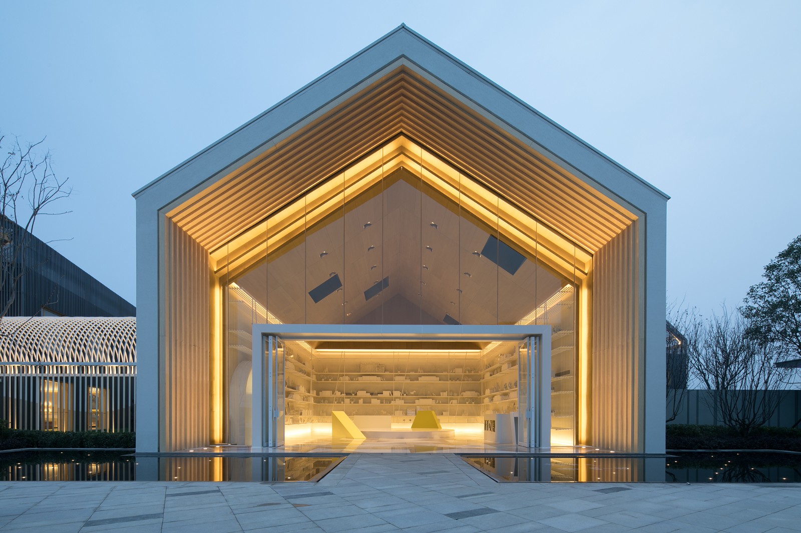 则灵艺术与厚夫设计哪个公司好,则灵艺术深圳有限公司怎么样