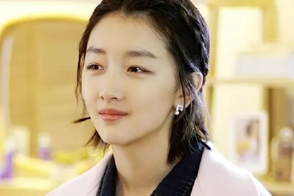 周冬雨小个子怎么穿,周冬雨的穿衣最适合矮个子参考