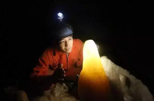 人物|踢着足球跑完首马！他说：做荒唐事才是正经事