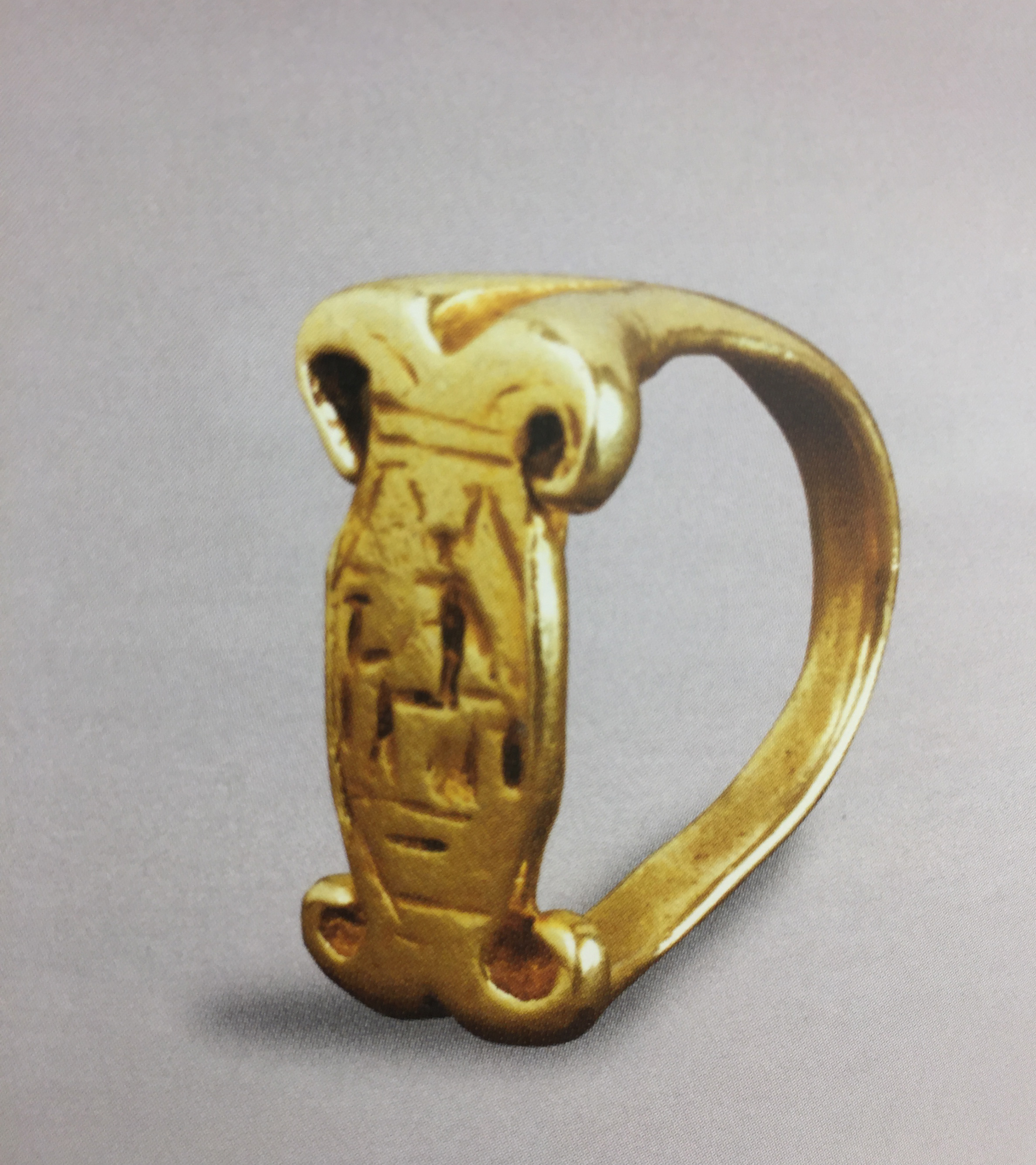 戒指除了钻石还可以戴什么,哪种戒指适合日常佩戴