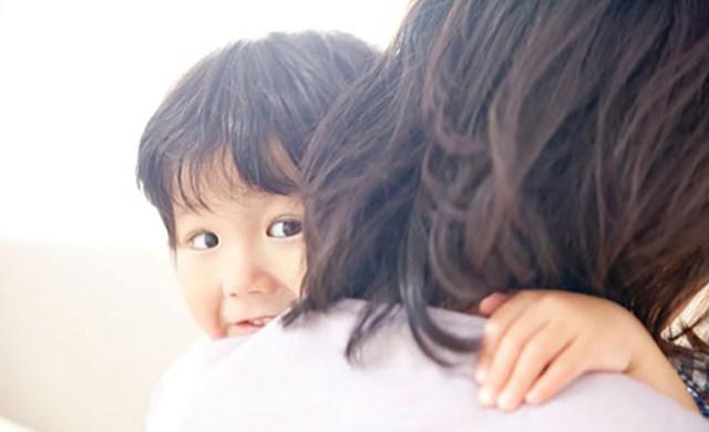 儿子总喜欢粘着我怎么办,儿子总黏着妈妈