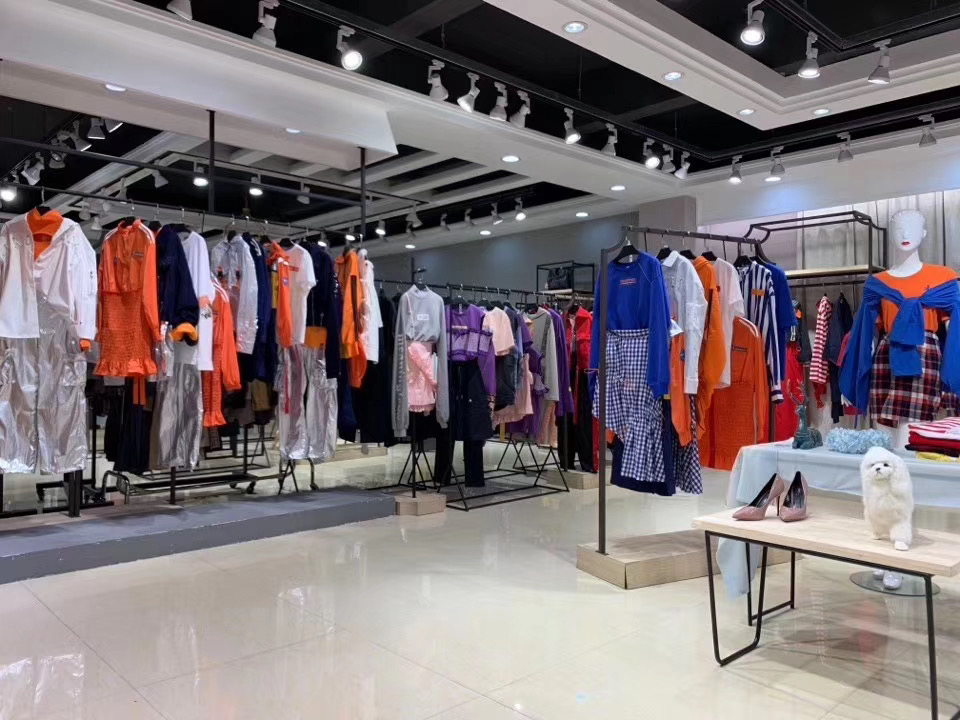 品牌女装尾货折扣批发与加盟,品牌折扣女装店进货价