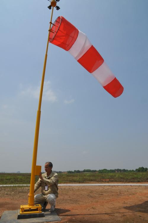 太阳能航空障碍灯尺寸图,遥控太阳能航标灯
