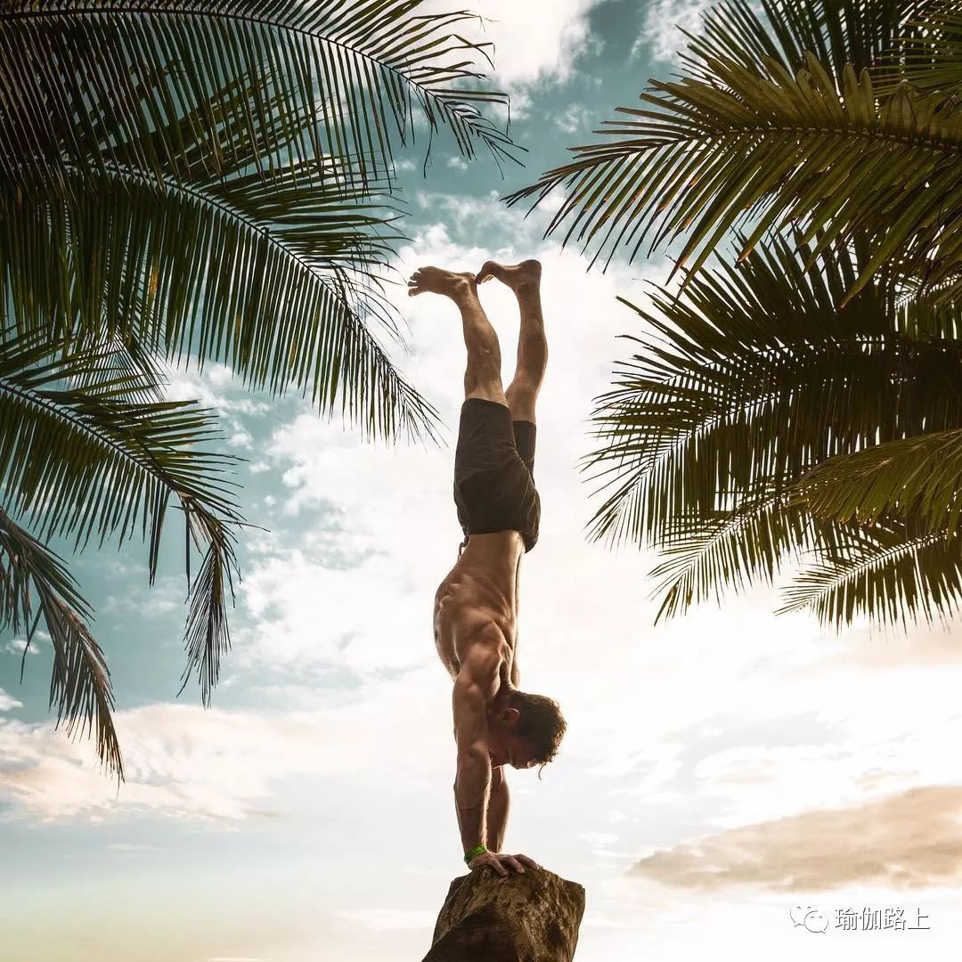 瑜伽超酷男人,练瑜伽的男人很帅