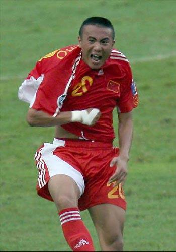 足球天才堕落,35岁前国足退役结束17年辉煌