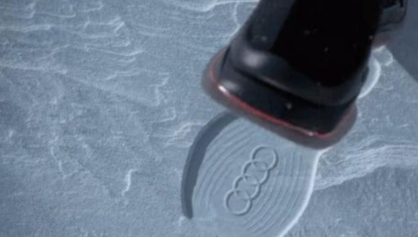 奥迪灯厂变鞋厂，打造四驱运动鞋，这流水呼吸灯连小孩都馋哭了