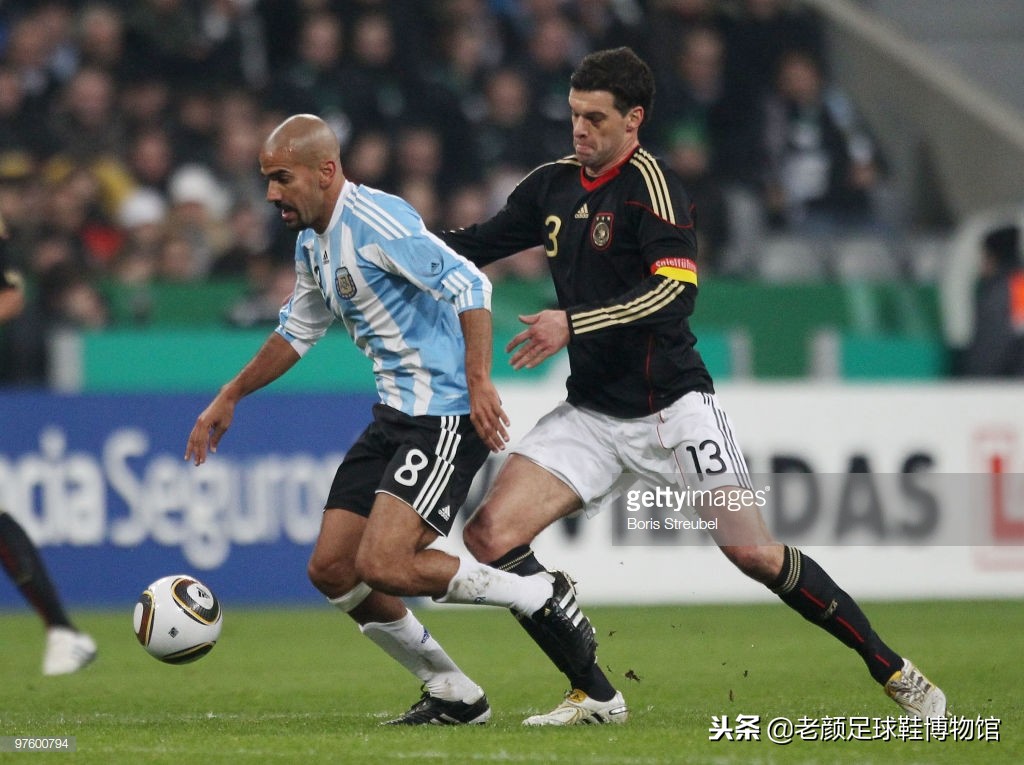 脚踏虎爪靴的神奇巫师，35岁参加世界杯，41岁复出只为母队上座率