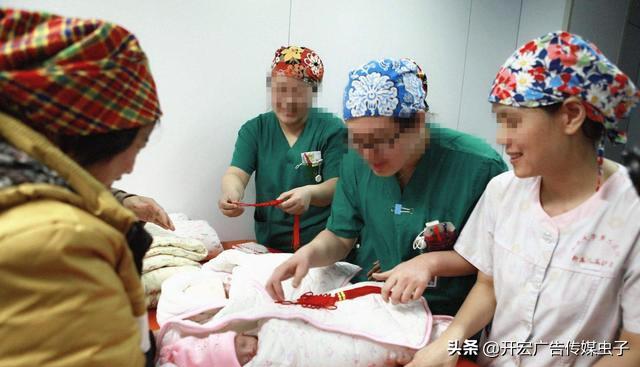 连体双胞胎姐妹头发,双胞胎姐妹头发很顺