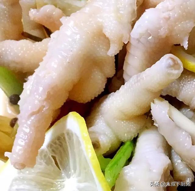 川味泡椒凤爪做法,美食教你做泡椒凤爪