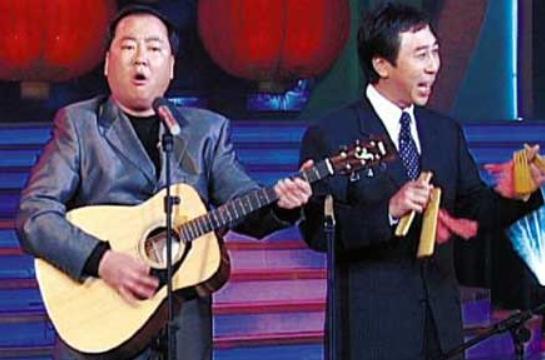 58岁丢官离婚,71岁晚景凄凉,牛群混成这样,冯巩为何不帮帮他?