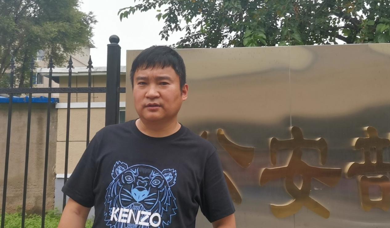 中国刑警学院淘汰犬最高拍出33万，训导员想拍下自养，有竞购者称买到当儿子养，有人准备了北京郊区院子