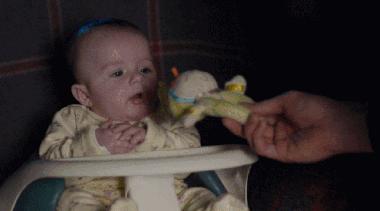 小孩喜欢捏衣角怎么缓解,怎么改掉小孩吃手指的习惯