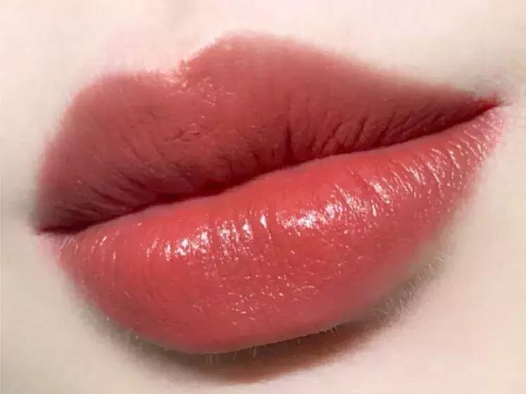 正确涂口红的视频,口红正确涂法不沾杯